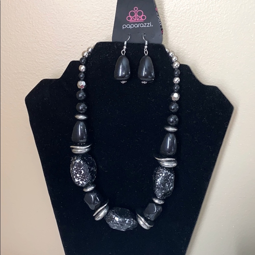 Paparazzi Black necklace and earrings